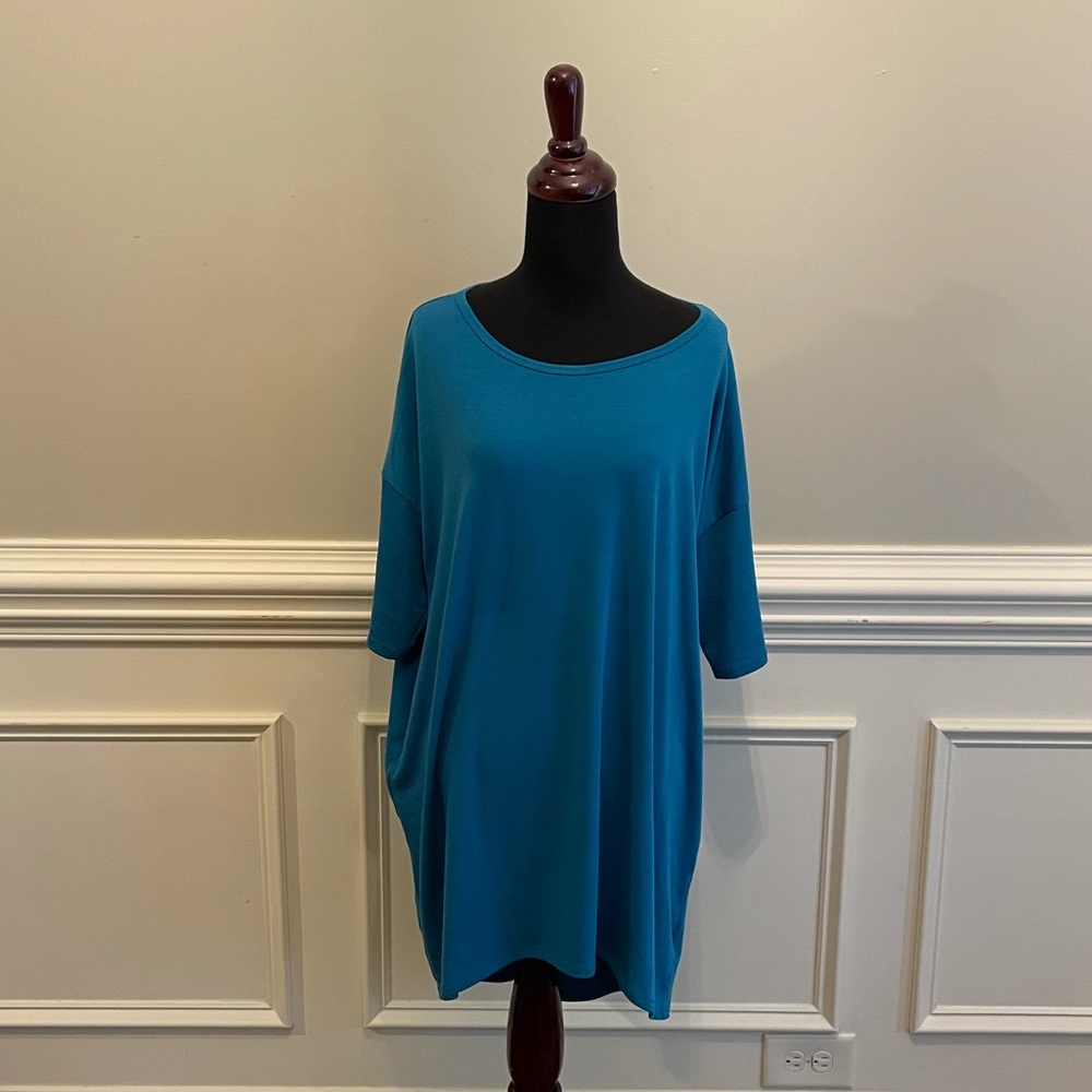LuLaRoe Teal Perfect Tee